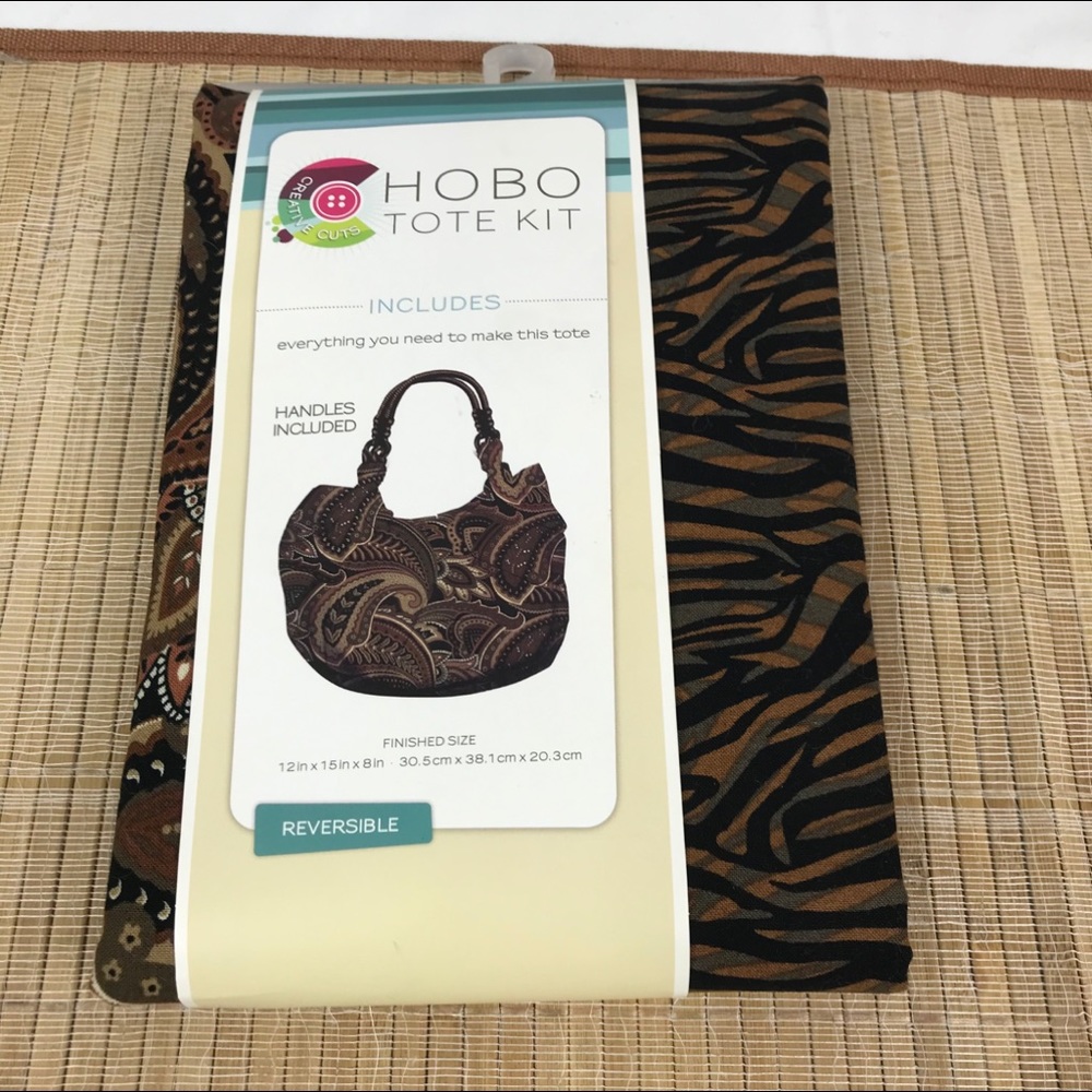 Creative Cuts Reversible Hobo Tote Kit - Picture 1 of 4
